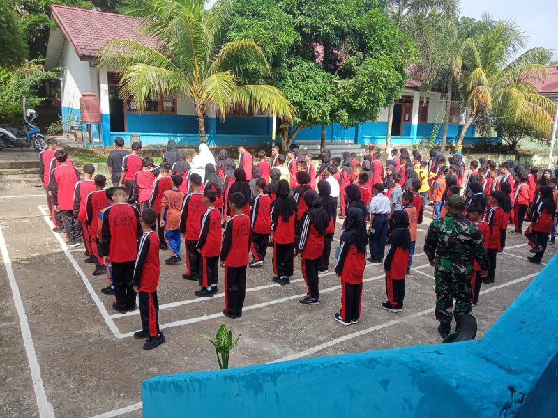 Kegiatan MPLS di SMPN 13, Babinsa Bagan Besar Berikan Motivasi