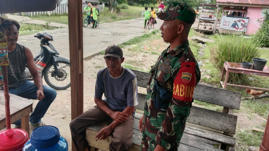 Komsos Oleh Sertu Muzainudin Dengan Masyarakat Kampung Pancasila