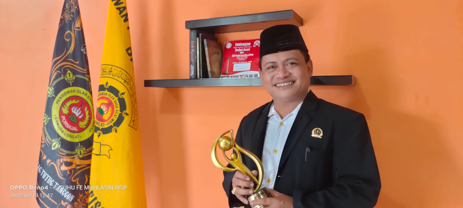 Putra Inhil Suhu FE Muhlasin Raih Anugerah Profesi Award 2022