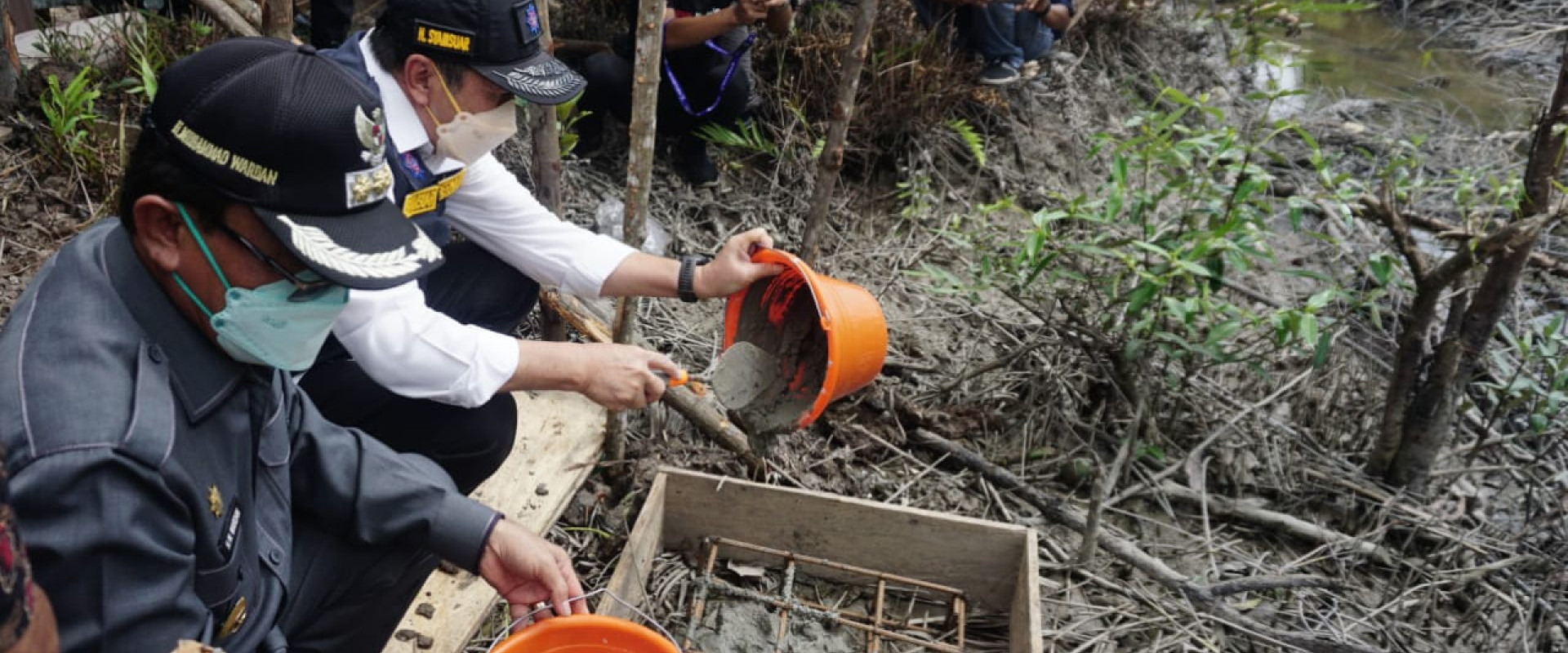 Bupati Inhil Dampingi Gubri Peletakan Batu Pertama Relokasi RLH di Tanah Merah
