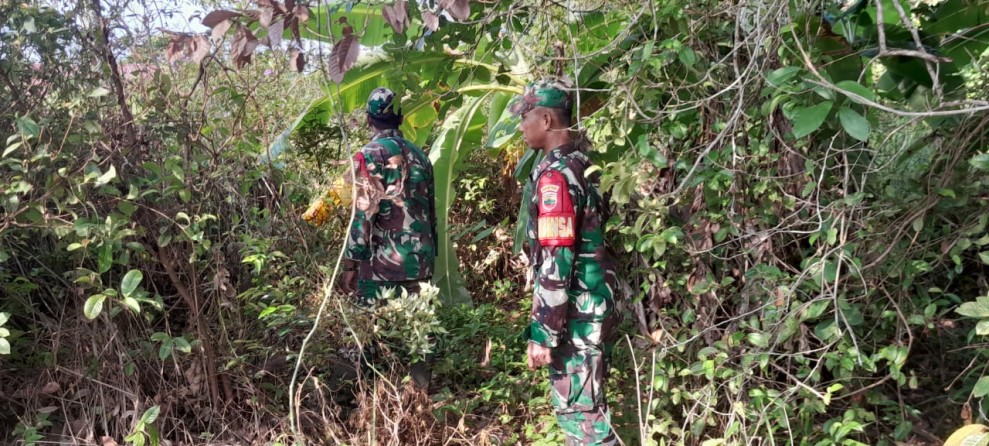 Babinsa Rutin Gelar Komsos dan Patroli, Ingatkan Warga Bahaya Karhutla