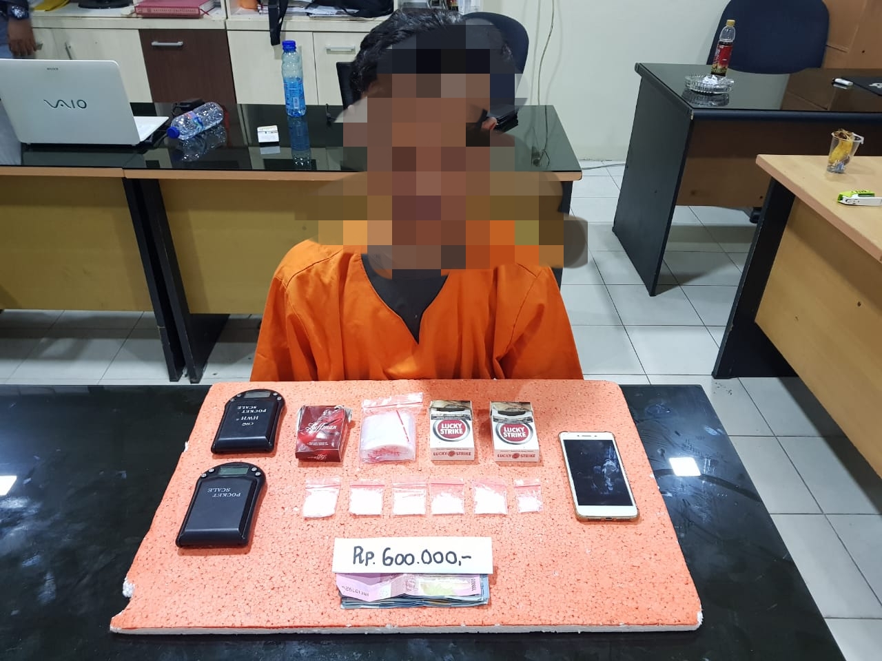 Polisi Temukan 6 Paket Sedang Sabu di Jalan SKB Tembilahan