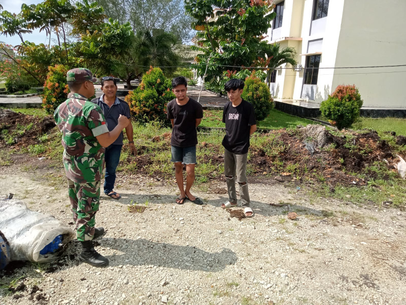 Kekompakan Babinsa Koramil 06 Merbau dan Masyarakat Saat Komsos