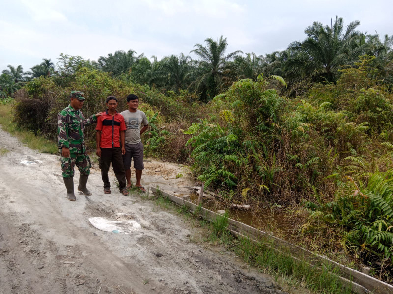 Serda Bambang Irwanto Berikan Penyuluhan Bahaya Karhutla Kepada Masyarakat