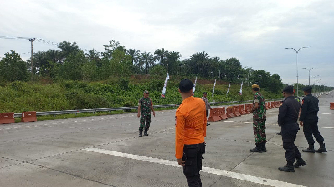 Memberikan Rasa Nyaman Pada Arus Mudik Nataru, Sertu Roni Sandra Laksanakan Pemahaman di Pos