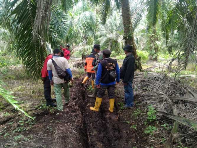 Pelda Andre Melaksanakan Patroli dan Sosialisasi Pencegahan Karhutla