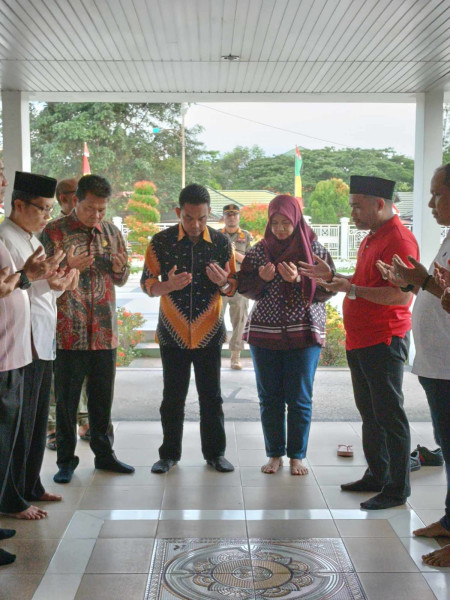 Lantunan Doa Sambut Kedatangan Pj Bupati Inhil H.Erisman Yahya di Rumah Dinas Kediaman Bupati