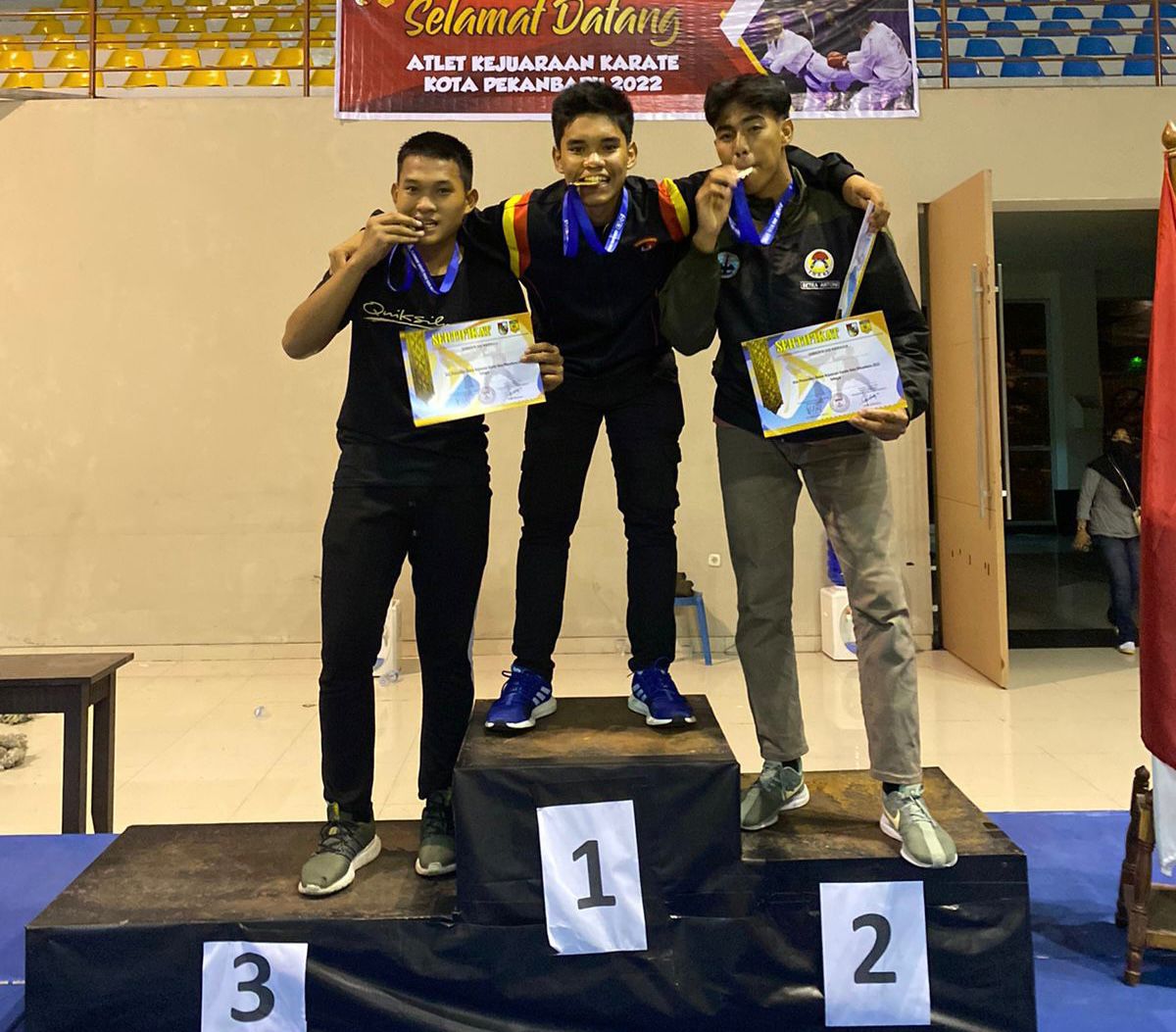 Personil Brimob Polda Riau Juara 1 Kejuaraan Karate Kota Pekanbaru