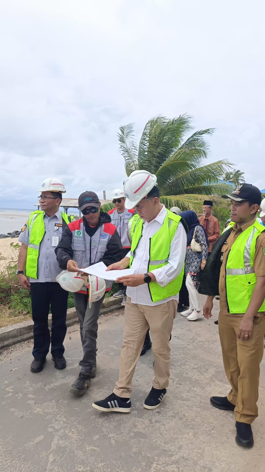 Kunker KeKecamatan Midai Bupati Natuna Langsung Tinjau Kegiatan Proyek Pelabuhan Perintis