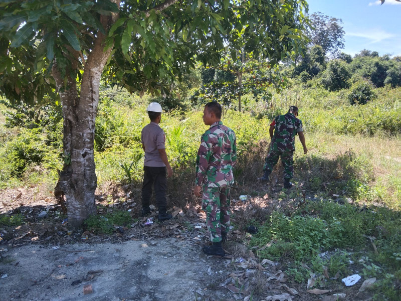 Patroli Rutin Babinsa Koramil 06/Merbau, Cegah Karhutla di Desa Dedap