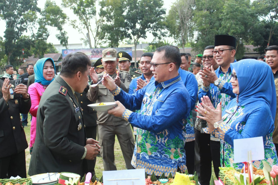 HUT TNI ke 78, Bupati Berikan Kejutan Kepada Dandim 0209/Lb