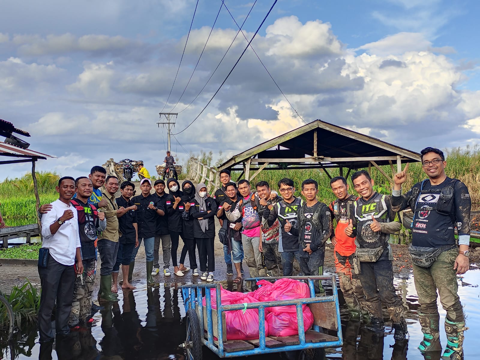 ITC  Berbagi Sembako Untuk Korban Banjir di 2 Desa