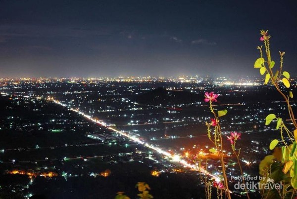 Kecantikan Yogyakarta Terlihat dari Bukit Bintang