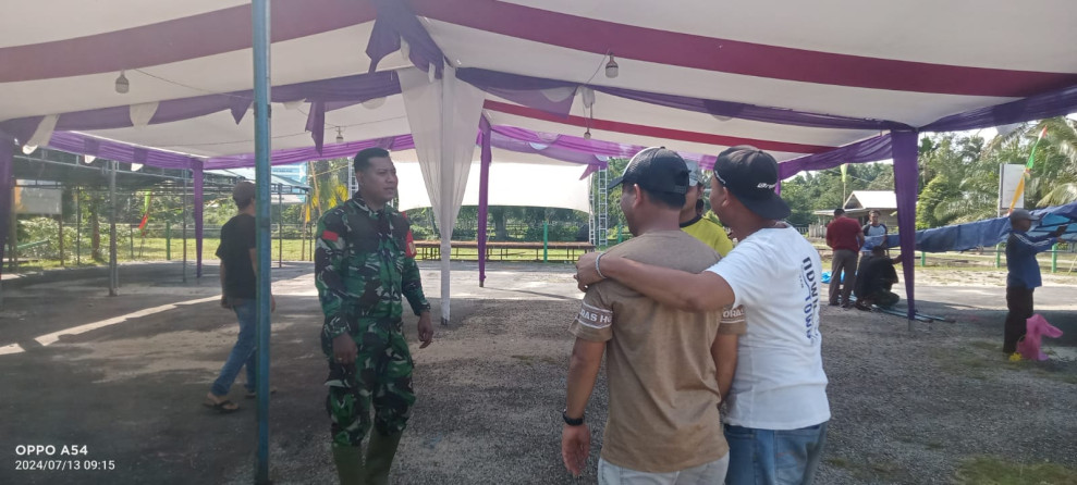 Praka Rahmad Babinsa Koramil 06/Merbau Komsos di Kampung Pancasila Teluk Belitung