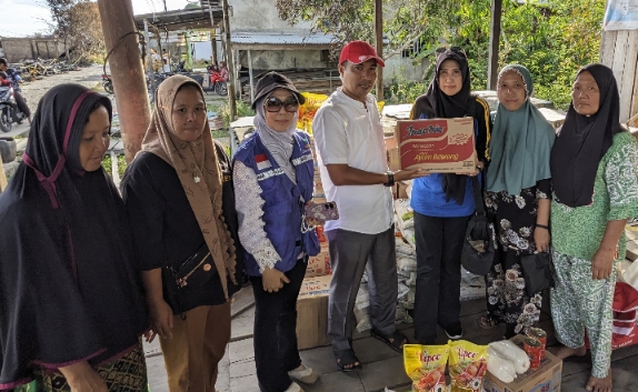 Pemkab Inhil Salurkan Bantuan Logistik bagi Korban Kebakaran Desa Simpang Gaung