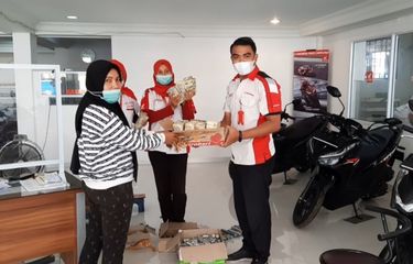 Wanita di Tembilahan Beli Kontan Sepeda Motor dengan Koin Hasil Menanbung 4 Tahun