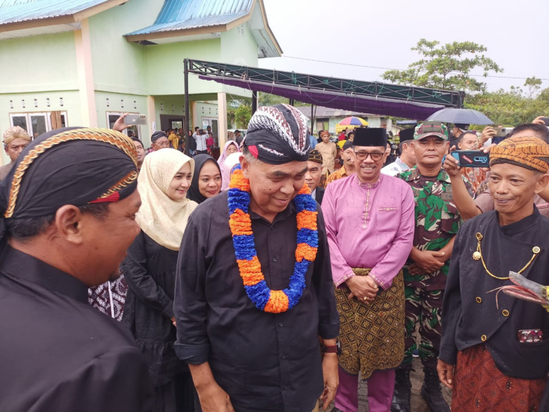 Wakil Ketua II DPRD Natuna Jarmin Sidik Dampingi Bupati  Natuna Dalam Perayaan 1 Suro( 1 Muharram) Di Desa Tapau