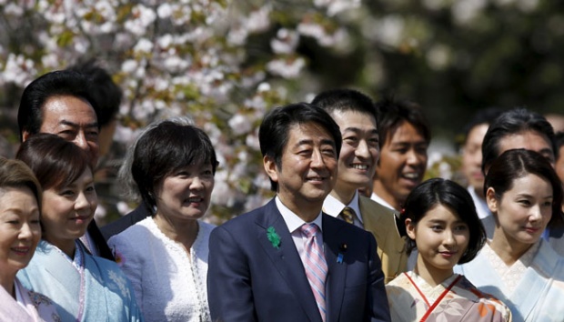 Istri PM Jepang Dihujat Setelah Kunjungi Kuil dengan Rombongan