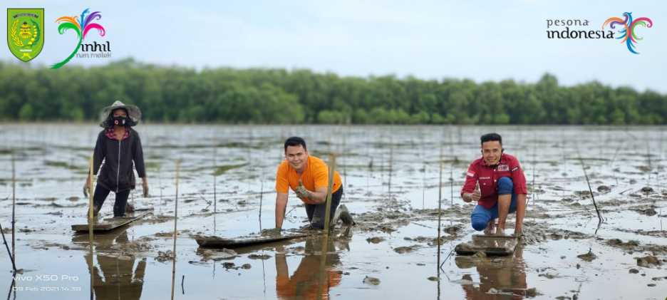 Menariknya Budaya Menongkah di Pantai Terumbu Mabloe