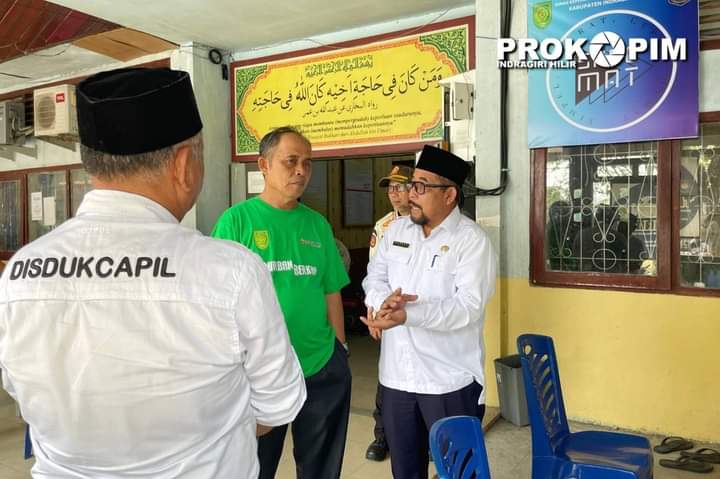 Kontrol Pelayanan Publik, Pj Bupati Herman Periksa Proses Pengurusan Dokumen Kependudukan