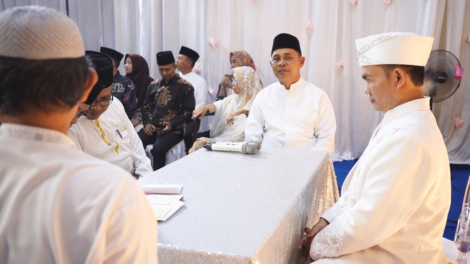Bupati Inhil H Herman Hadiri dan Jadi Saksi Akad Nikah Putri Kadis Kominfo