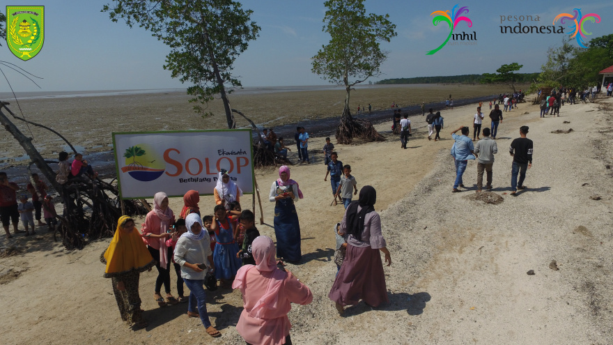 Pantai Solop Berkolaborasi dengan Hutan Mangrove