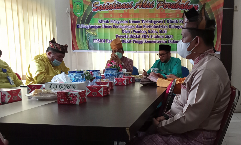 Peninjauan Klinik Putri di Kantor Disdagtri Inhil oleh Bupati