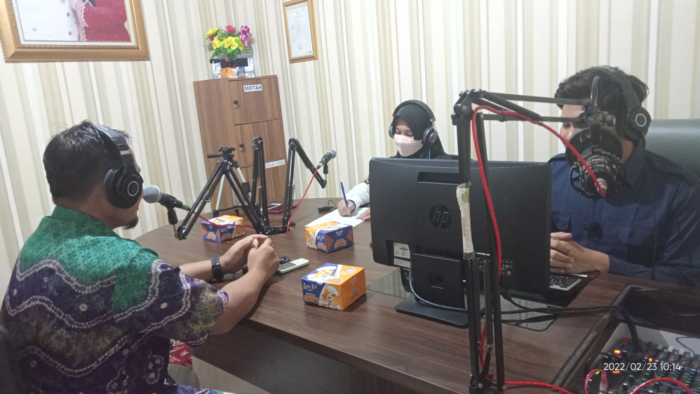 Talkshow Dokter dari RSUD PH Tembilahan Tentang Kanker Serviks di Radio Gemilang FM