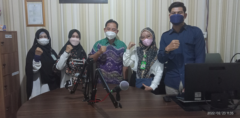 Talkshow Dokter dari RSUD PH Tembilahan Tentang Kanker Serviks di Radio Gemilang FM