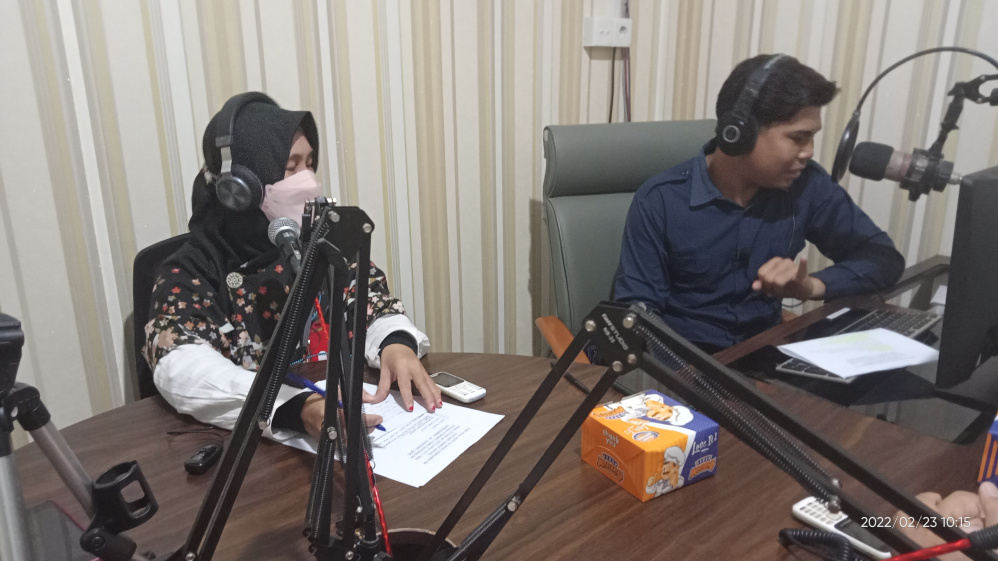 Talkshow Dokter dari RSUD PH Tembilahan Tentang Kanker Serviks di Radio Gemilang FM