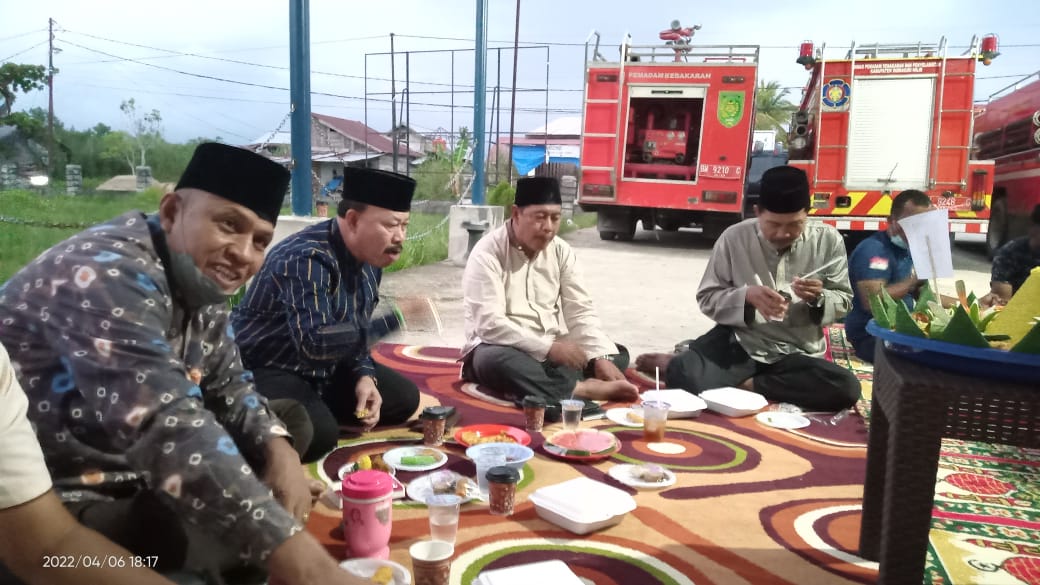 Buka Puasa Bersama di Ramadhan 1443 H di Kantor DPKP Inhil