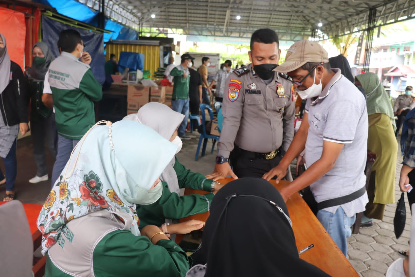 Pasar Murah di Kantor Disdagtri Inhil Dikunjungi Wagubri