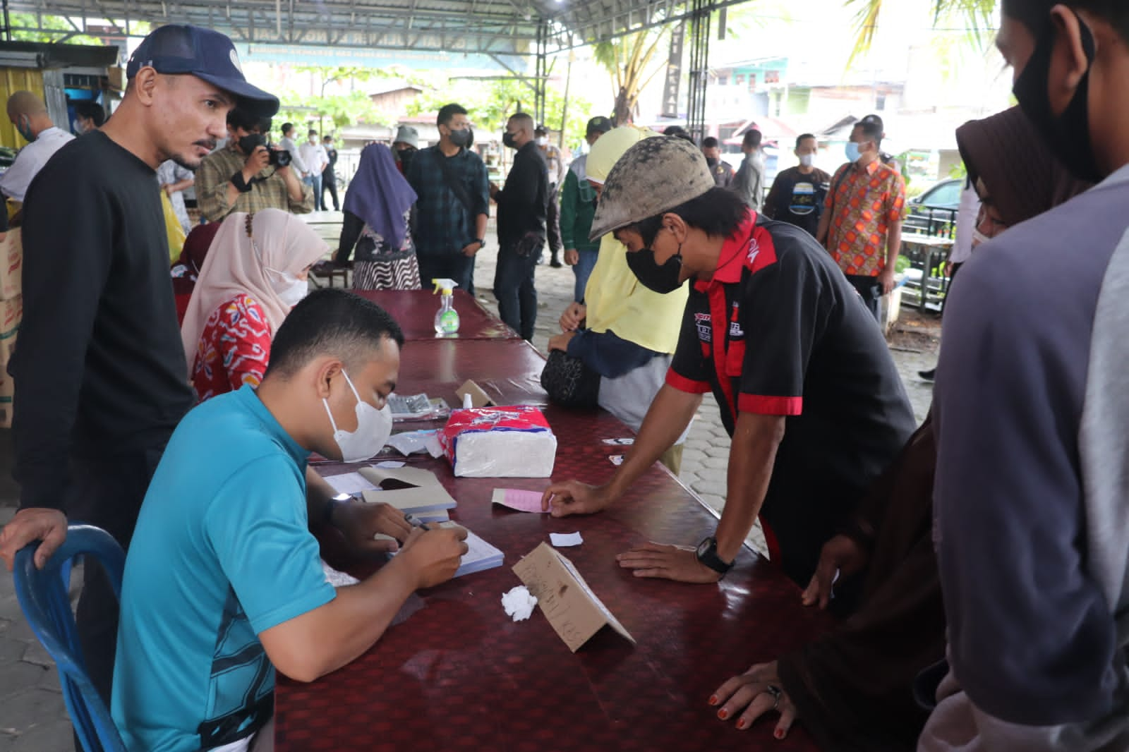 Pasar Murah di Kantor Disdagtri Inhil Dikunjungi Wagubri