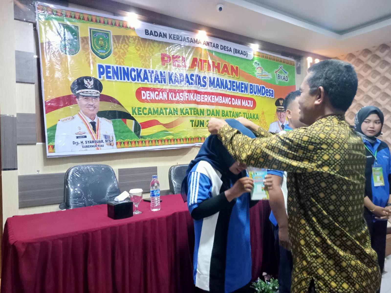 Pembukaan Pelatihan Peningkatan Kapasitas Manajemen BUMDesa Dengan Klasifikasi Berkembang dan Maju Di Taja Oleh Dinas PMD Inhil di Dua Desa