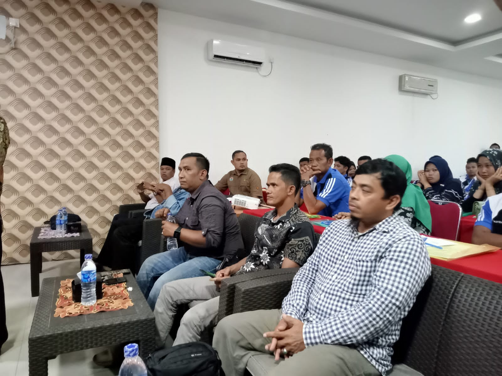 Pembukaan Pelatihan Peningkatan Kapasitas Manajemen BUMDesa Dengan Klasifikasi Berkembang dan Maju Di Taja Oleh Dinas PMD Inhil di Dua Desa