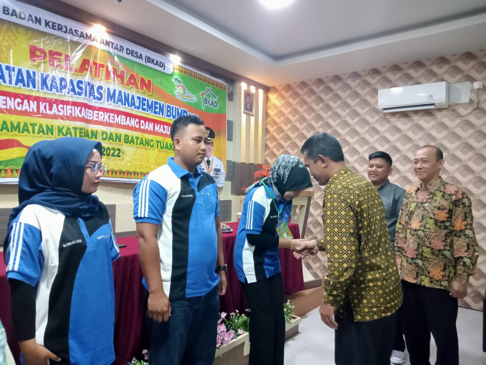 Pembukaan Pelatihan Peningkatan Kapasitas Manajemen BUMDesa Dengan Klasifikasi Berkembang dan Maju Di Taja Oleh Dinas PMD Inhil di Dua Desa