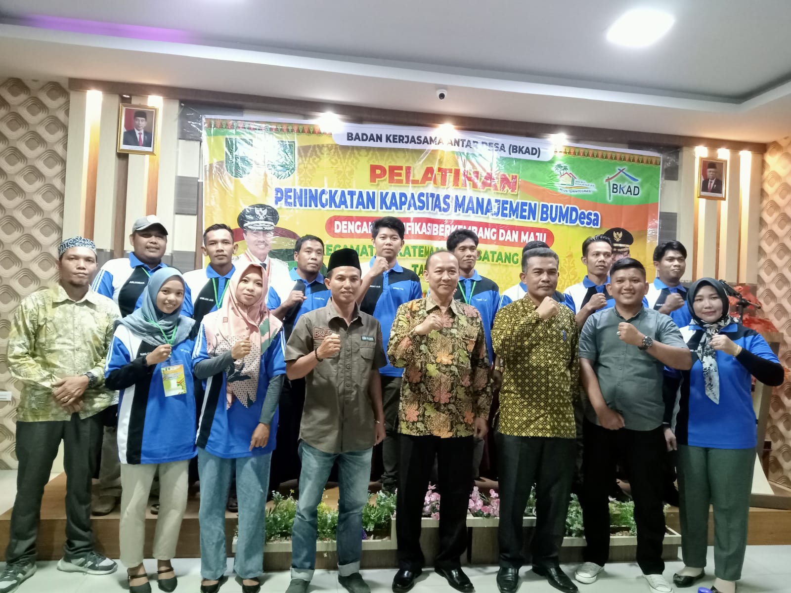 Pembukaan Pelatihan Peningkatan Kapasitas Manajemen BUMDesa Dengan Klasifikasi Berkembang dan Maju Di Taja Oleh Dinas PMD Inhil di Dua Desa