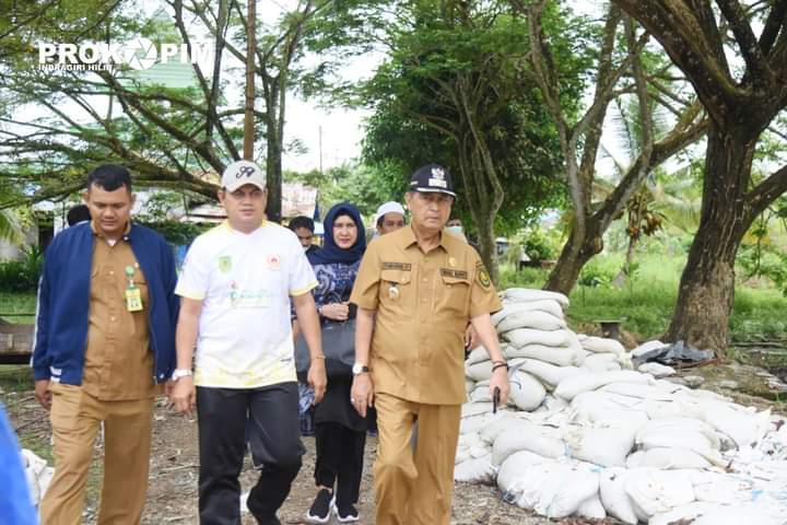 Wabup Inhil Tinjau Rehabilitasi Makam Syekh Abdurrahman Siddiq Saat Laksanakan Kunker Ke Desa Teluk Dalam