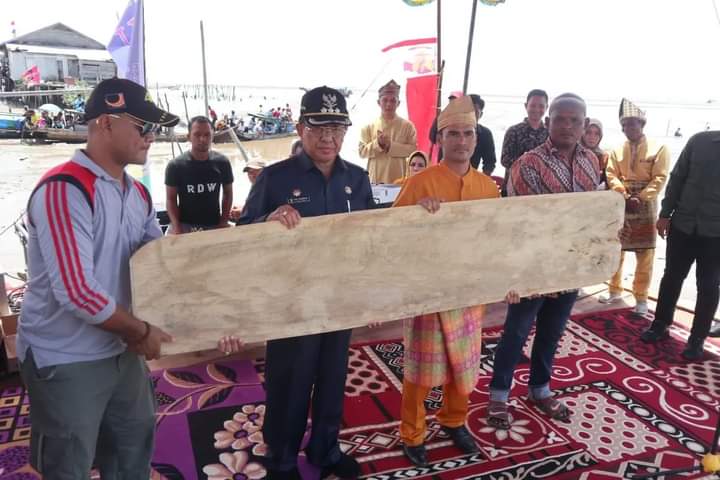 Bupati Inhil HM Wardan Buka Festival Menongkah di Desa Bekawan