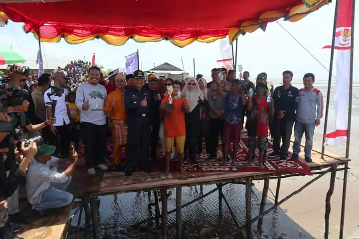 Bupati Inhil HM Wardan Buka Festival Menongkah di Desa Bekawan