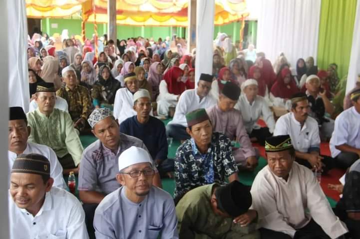 Saat Maulid Nabi di Desa Tanah Merah, Bupati HM Wardan Ajak Masyarakat Bersama-sama membangun Negeri