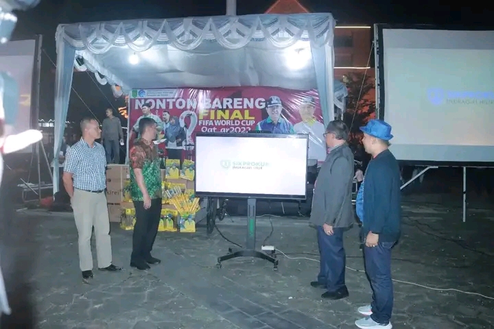 Bupati Launching Sikporkumda dan Pengenalan Layanan Panggilan Darurat 112 serta JFCC saat Nobar Piala Dunia