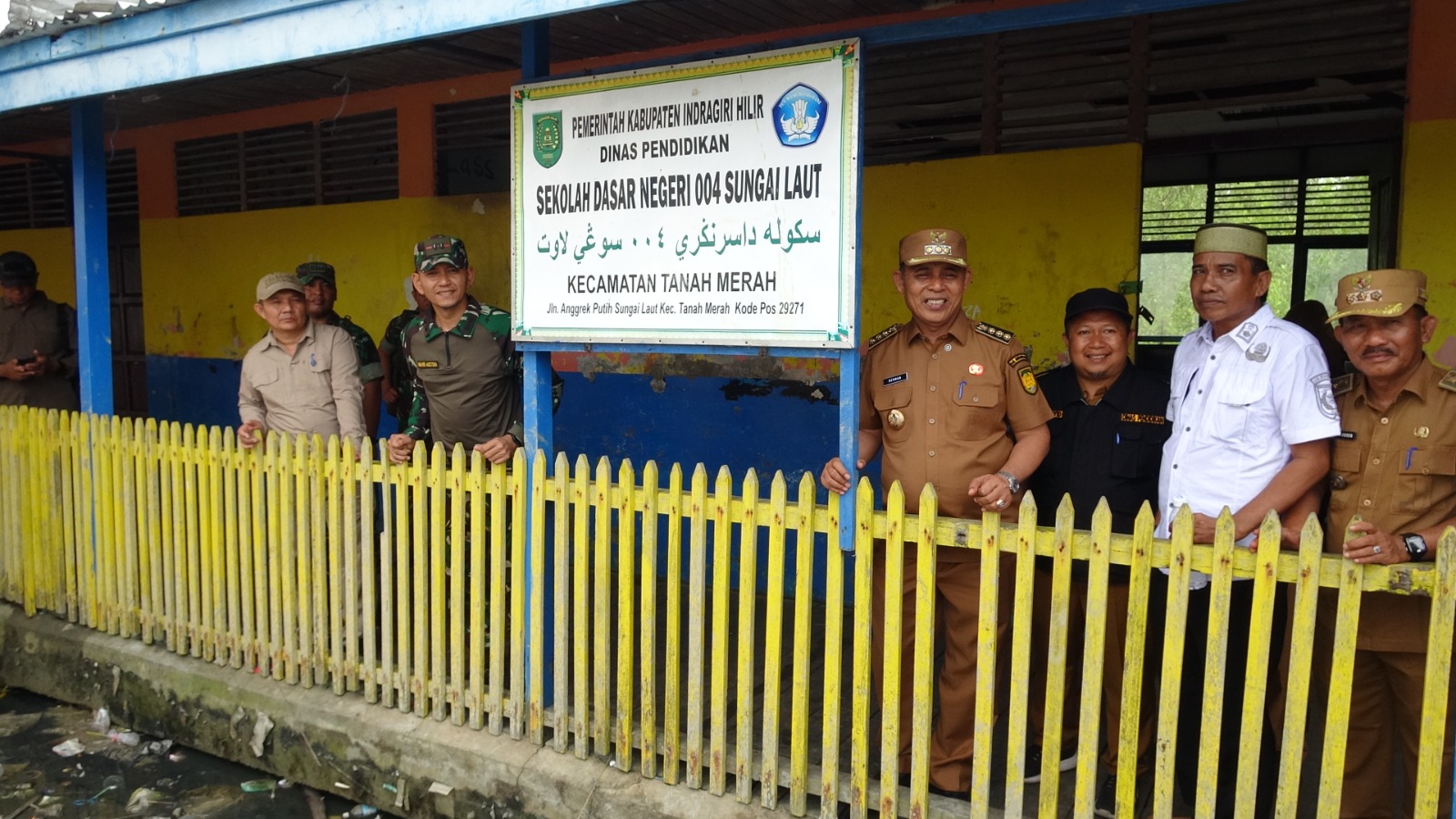 Bupati Inhil Herman Turun Langsung Lihat SDN 004 Sungai Laut