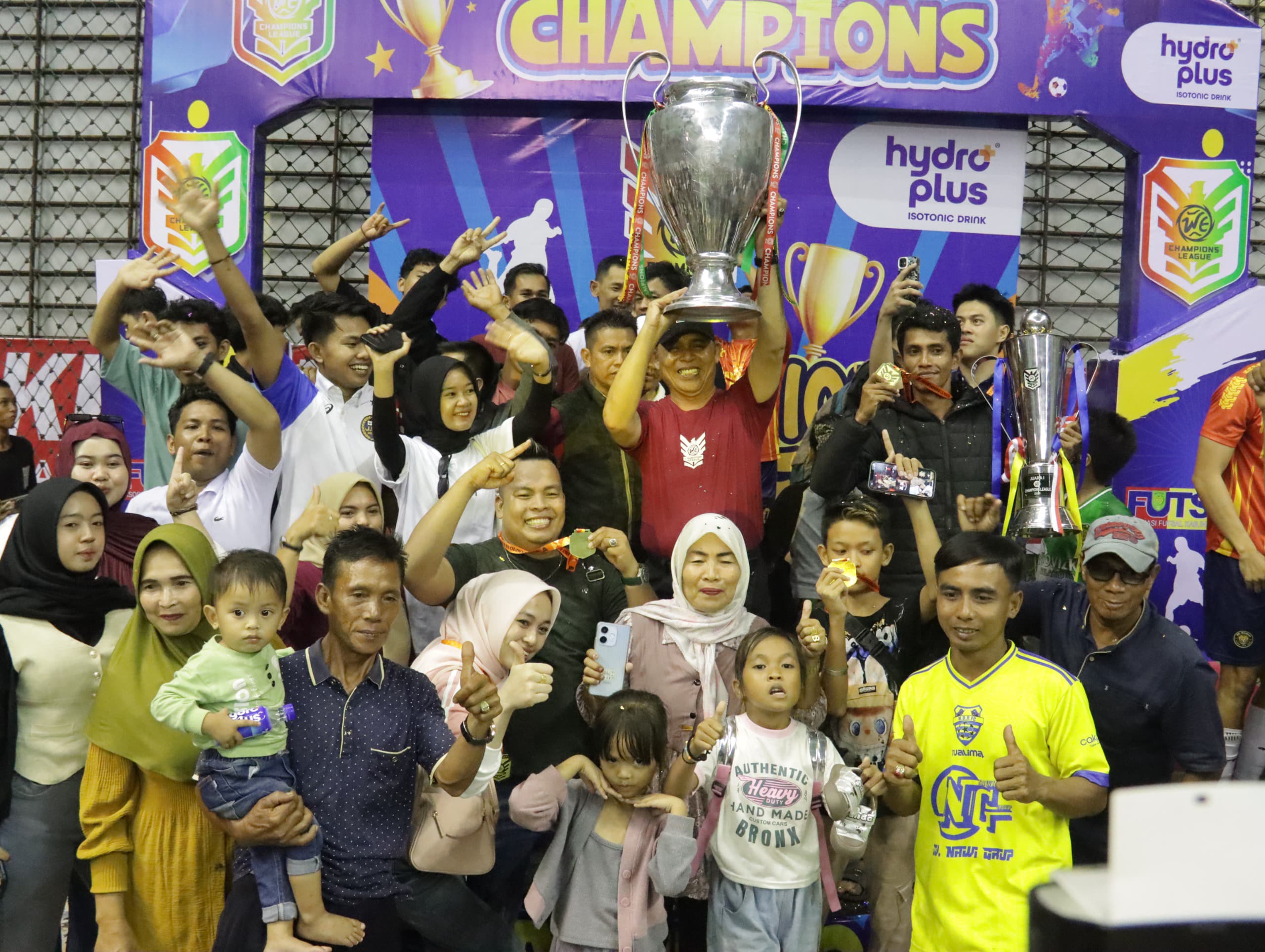 Bupati Inhil Herman Tutup Turnamen Futsal WE Champions League 2025