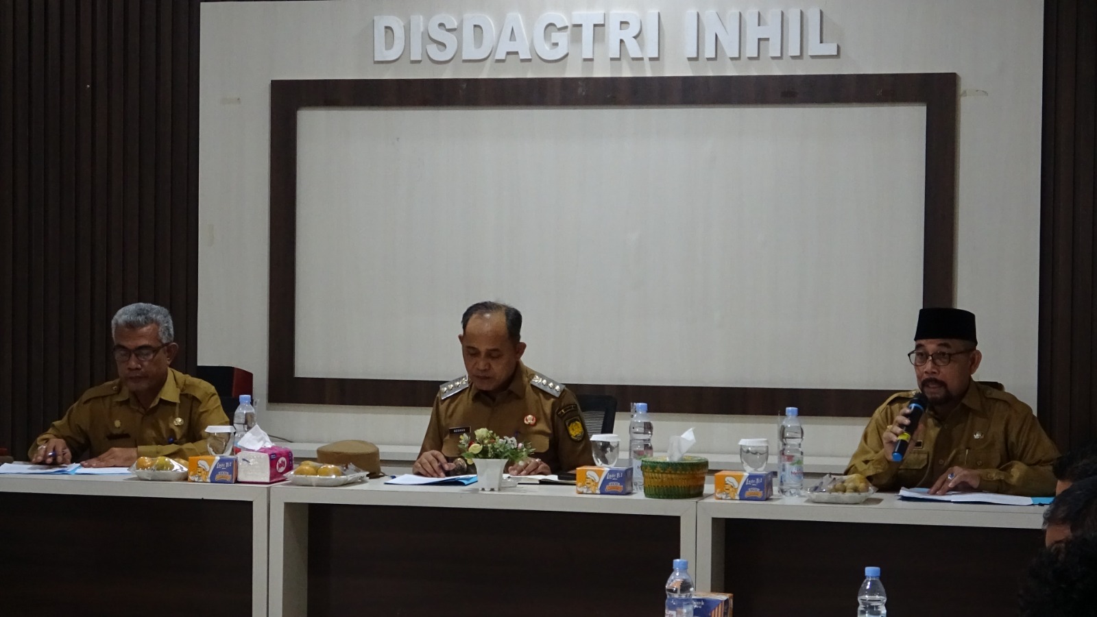Bupati Inhil Pimpin Rapat Penataan, Pedagang Angkringan Akan Ditata Lebih Nyaman dan Tertib
