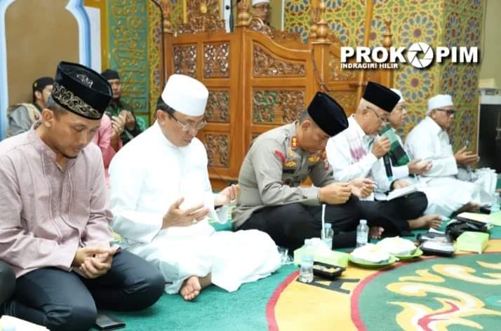 Bupati Wardan Melepas Pemberangkatan Jamaah Haji Asal Inhil Musim Haji 1444 H