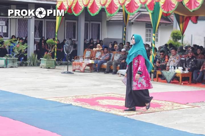 Bupati Inhil Hadiri Pelepasan dan Perpisahan Siswa-Siswi SMKN I Tembilahan Hulu Pulau Palas