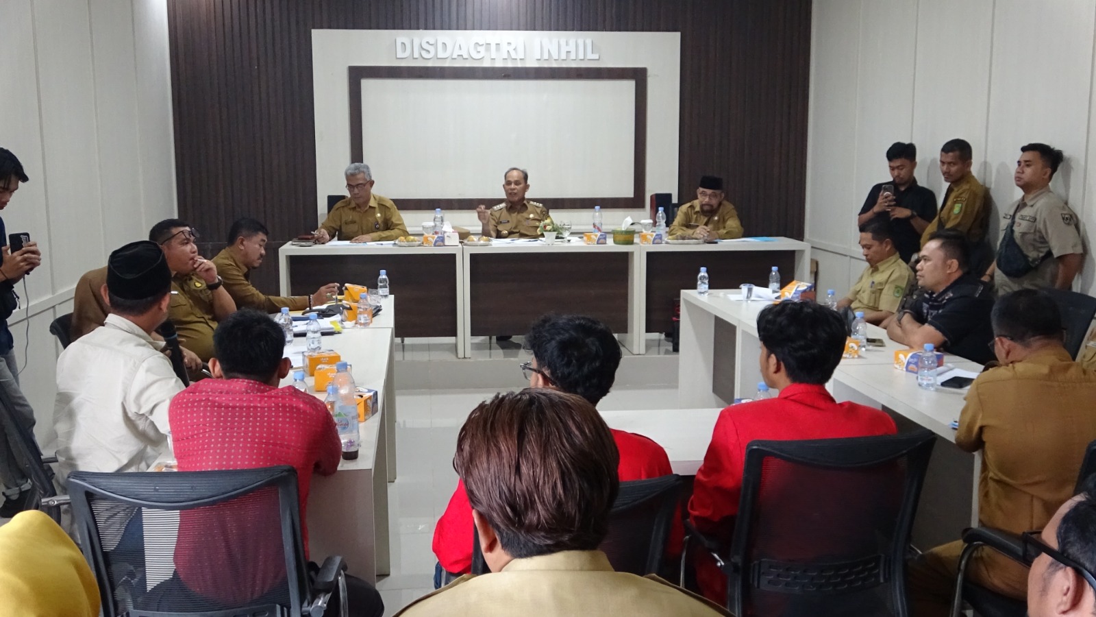 Bupati Inhil Pimpin Rapat Penataan, Pedagang Angkringan Akan Ditata Lebih Nyaman dan Tertib