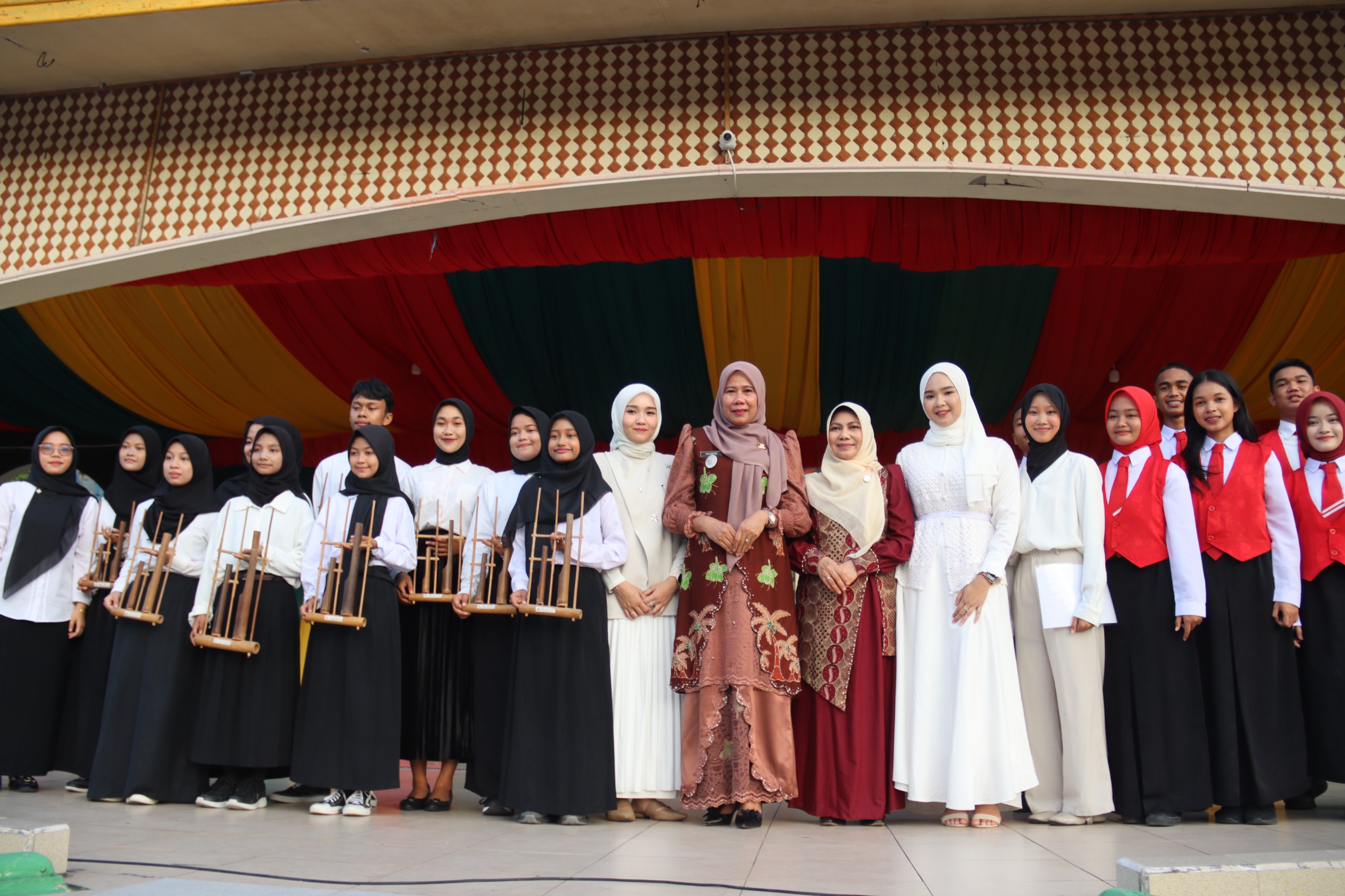 Wakil Bupati Inhil Yuliantini Resmi Buka Acara Ekonomi Kreatif dan Pentas Seni Anak Negeri dalam Rangka Milad Inhil ke-60