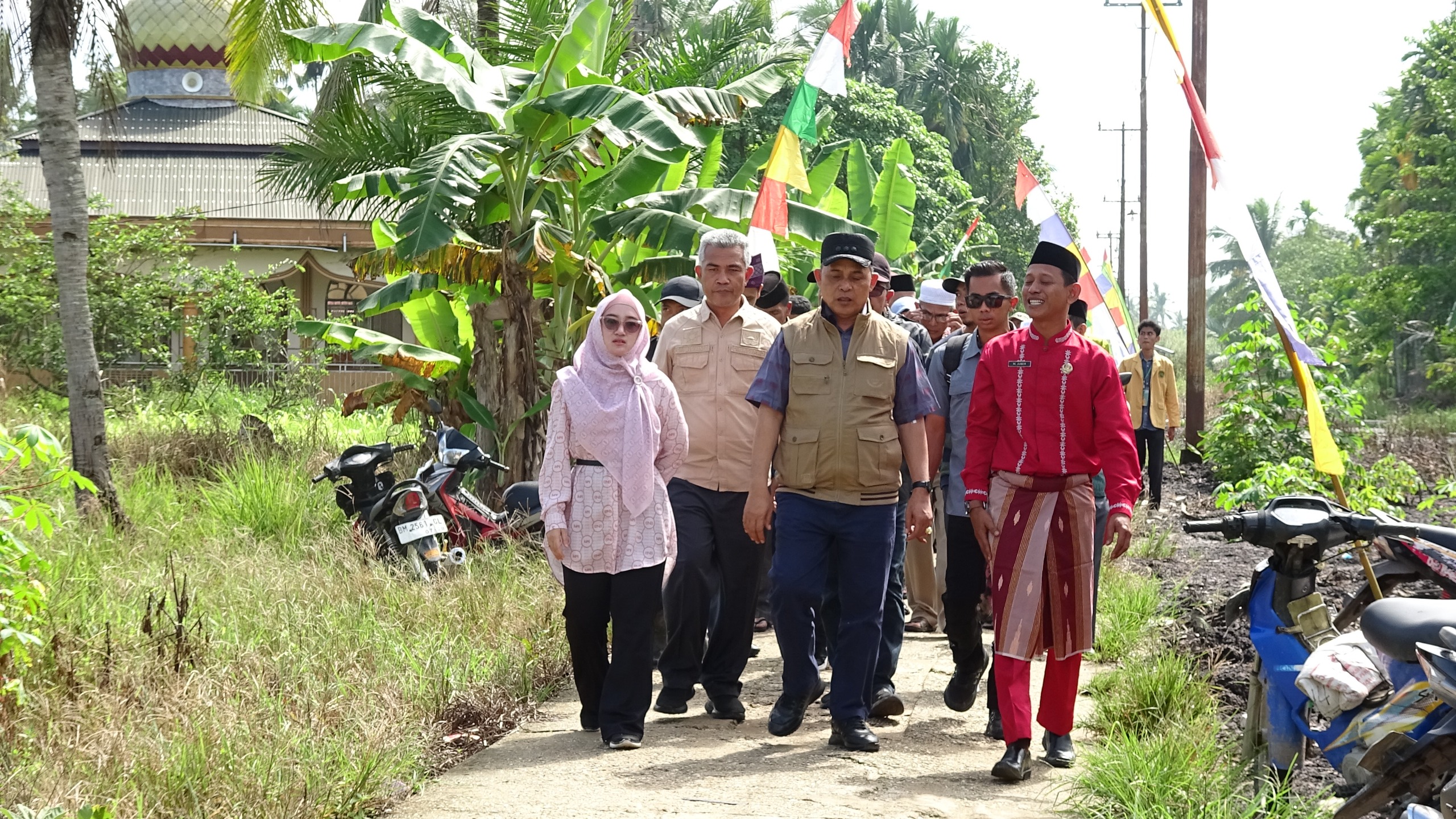 Bupati Herman Kukuhkan Ketua RT dan RW Periode 2025 - 2030 di Sialang Panjang